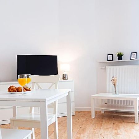 Komfortowy Apartament W Centrum Varsó Kültér fotó