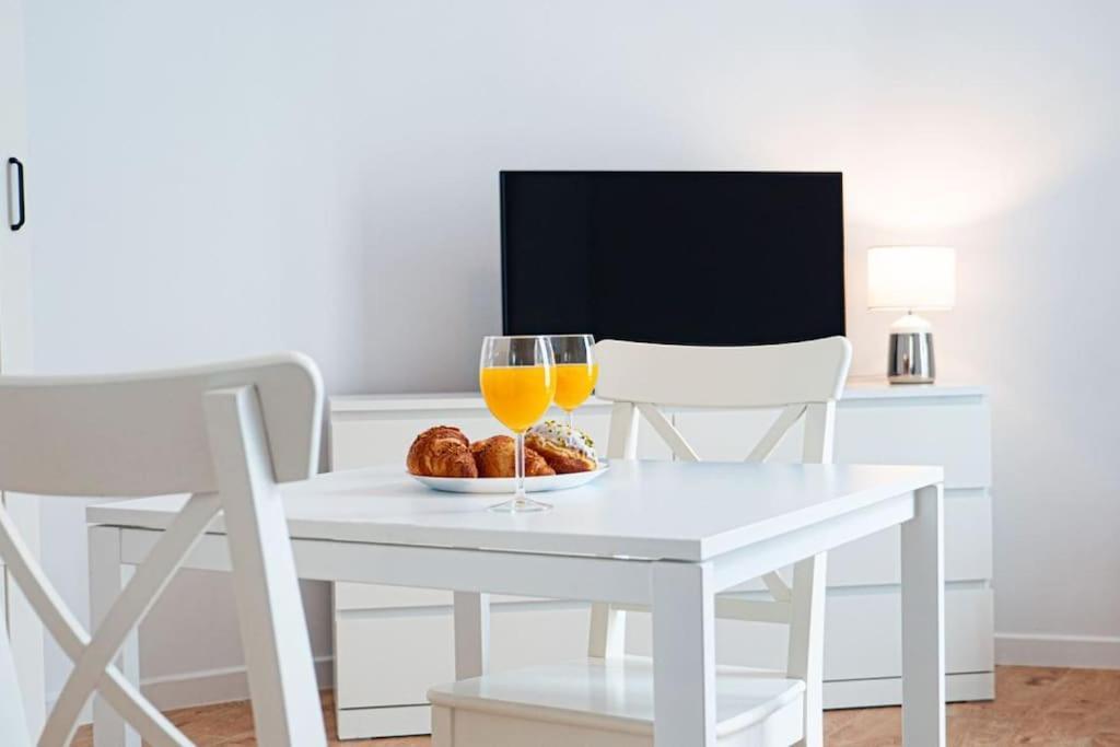 Komfortowy Apartament W Centrum Varsó Kültér fotó