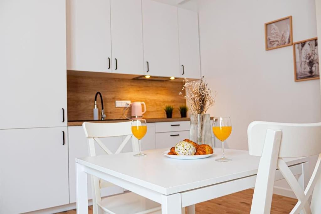 Komfortowy Apartament W Centrum Varsó Kültér fotó