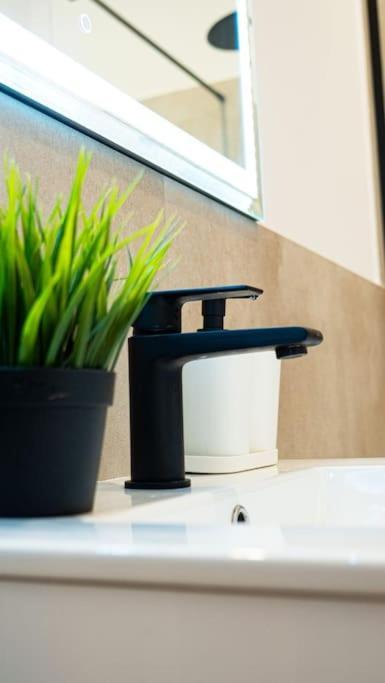 Komfortowy Apartament W Centrum Varsó Kültér fotó