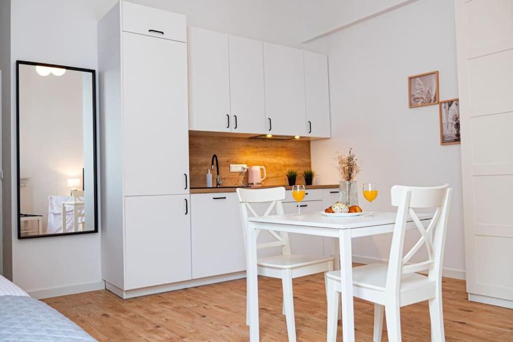 Komfortowy Apartament W Centrum Varsó Kültér fotó