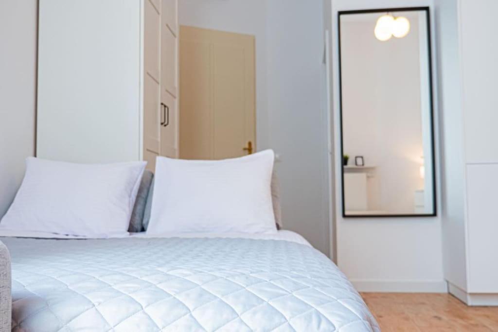 Komfortowy Apartament W Centrum Varsó Kültér fotó