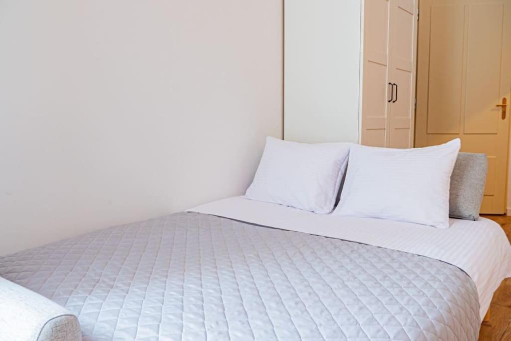 Komfortowy Apartament W Centrum Varsó Kültér fotó