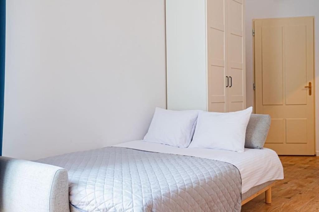 Komfortowy Apartament W Centrum Varsó Kültér fotó